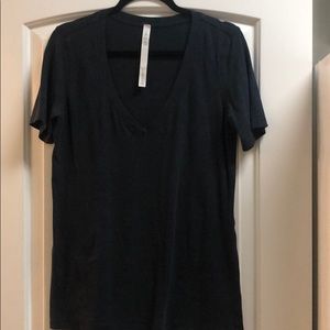 Lululemon V neck T-shirt. Size 8.